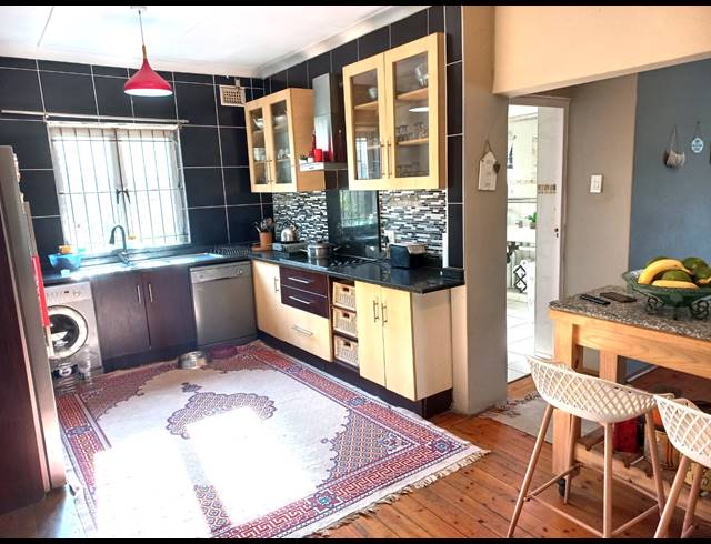 5 BEDROOM HOUSE FOR SALE IN BLUFF